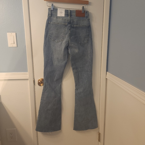 NWT High Rise Distressed Lucky Brand Jeans - Picture 7 of 9